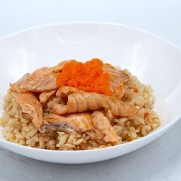 ข้าวผัดกระเทียมแซลม่อนไข่กุ้ง