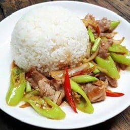 เมนูผัดพริกหยวก ราดข้าว