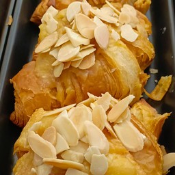 almond croissant
