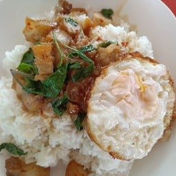 ร้านจ่าดลก๋วยเตี๋ยวไก่ยกโครง