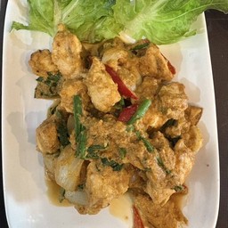 ผัดผงกะหรี่ไก่