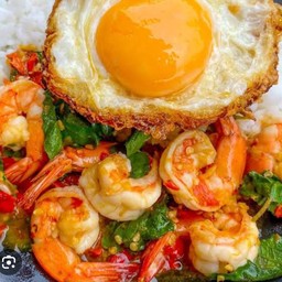 กะเพรากุ้งพริกแห้ง(ราดข้าว)