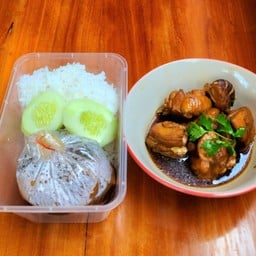 ข้าวหน้าไก่ตุ๋นซีอิ๊ว