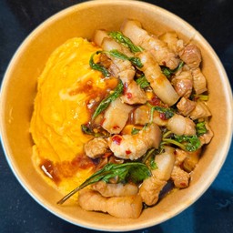 ข้าวไข่ข้น กะเพราหมูสามชั้น