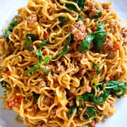 มาม่าผัดกะเพรา