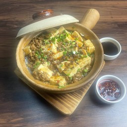 ข้าวอบหม้อดินเต้าหู้หมูสับพริกเสฉวน