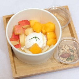 กรีกโยเกิร์ตทรอปิคอลเซ็ต แบบกรีกเยอะผลไม้เยอะๆ (กล้วย,มะม่วง,แอปเปิ้ล)