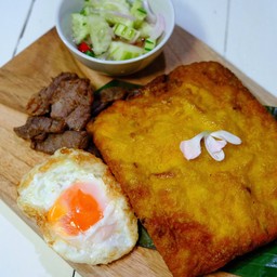 เสิฟพร้อม ไข่ดาว และ หมูแดดเดียว