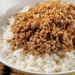 หมูสับผัดกระเทียม ราดข้าว