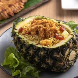 ข้าวอบสับปะรด-ลูก / Fried Rice with prawns in pineapple / 菠萝焖饭