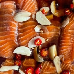 มอสม่อน ทะเลดอง ซาซิมิ หมูบ้านเมืองทอง