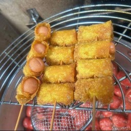 เด็ด!! เกี๊ยวห่อไส้กรอกไก่หนังกรอบ ชุด 15 ชิ้น