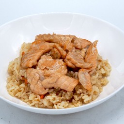 ข้าวผัดกระเทียมแซลมอน