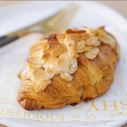 ครัวซองต์อัลมอนด์