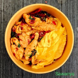 กะเพราไก่ชิ้นไข่ข้น