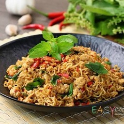 ผัดมาม่าไข่หมูสับ (รสต้มยำ)