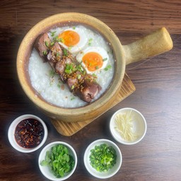 โจ๊กหม้อดินหมูแดงไข่เค็ม