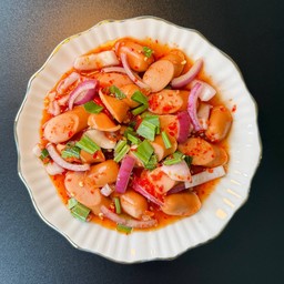 ยำไส้กรอก