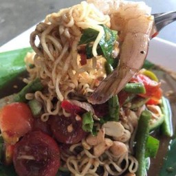 ตำมาม่ากุ้ง (ใส่ข้าวโพดถั่วลิสง)