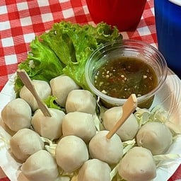 ลวกจิ้มลูกชิ้นปลา