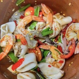 ยำPK30  ส้มตำ อาหารตามสั่ง หน้าศูนย์วิจัย