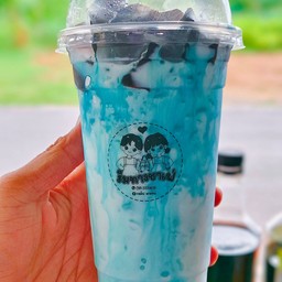 เฉาก๊วยนมสดอัญชันมะลิ