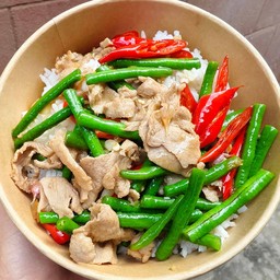 ข้าวผัดถั่วฝักยาวใส่หมู