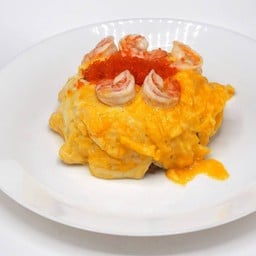 ข้าวผัดกระเทียมไข่ข้นกุ้ง+ไข่กุ้ง