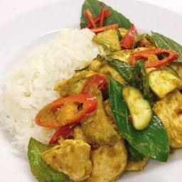 [เซตสุดฮิต] ผัดเขียวหวานหมูแห้ง ราดข้าว + ข้าวผัดไข่ + ไส้กรอกหนังกรอบทอด 5 ชิ้น