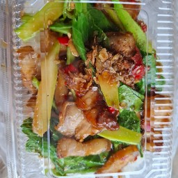 คะน้าหมูกรอบ