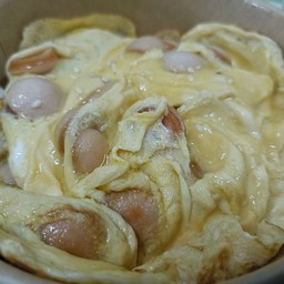 ข้าวไข่ข้น (ไข่ไก่2ฟอง+ไส้กรอกซีพี1ชิ้น)