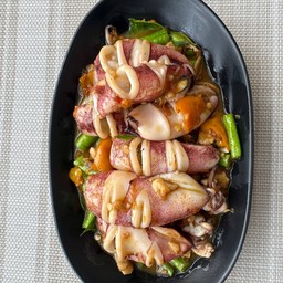 หมึกกระตอยผัดพริกเหลือง