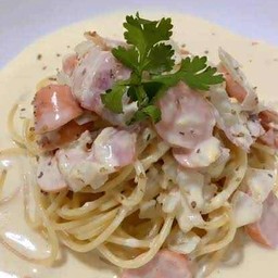 สปาเก็ตตี้คาโบนาร่าไส้กรอก