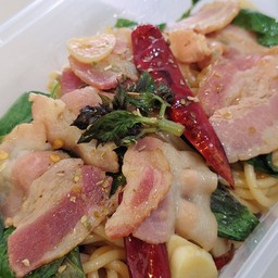 สปาเก็ตตี้ผัดพริกแห้ง  เบค่อน