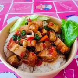 กระเพราหมูกรอบ