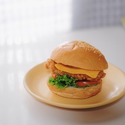เบอร์เกอร์ไก่ (Chicken Burger)