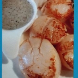 Grilled Hokkaido Scallop ( 3pcs) Served with Truffle Sauce