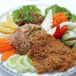 ข้าวผัดน้ำพริกมะม่วงปลาดุกฟู-หมูหวาน