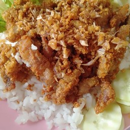 สามชั้น/หมูชิ้น/ไก่กรอบทอดกระเทียมพริกไทย