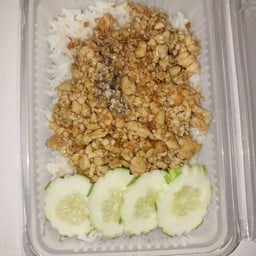 ข้าวราดผัดกระเทียม