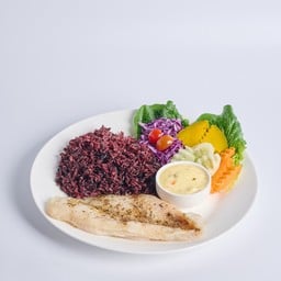 ข้าวหน้าสเต็กปลา คัดเกรดพรีเมี่ยม สูตรคลีน 290 kcal