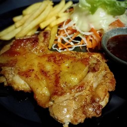 สเต็กสะโพกไก่พริกไทยดำ