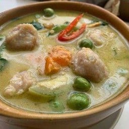 แกงเขียวหวานลูกชิ้นปลากรายไข่เค็ม