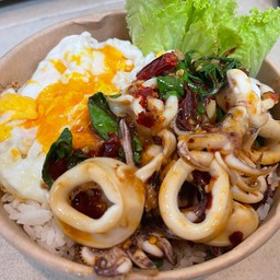 ข้าวกะเพราปลาหมึก