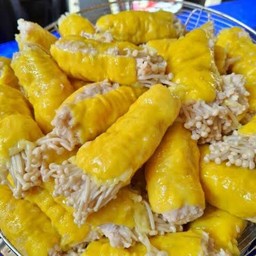 เกี๊ยวไส้เห็ดเข็มทอง