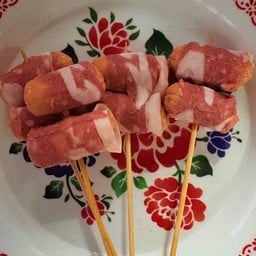 ไส้กรอกพันเบคอน