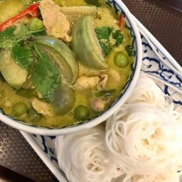 ขนมจีน + แกงเขียวหวานหมู ,ไก่