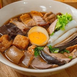 คุณสุ ก๋วยจั๊บน้ำข้น (สูตรโบราณ) ข้าวหมูกรอบ รสเด็ด CJ เทียนทะเล19