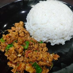 กะเพรากะหมูปิ้ง
