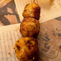 ปิ้งย่างลูกชิ้นปู